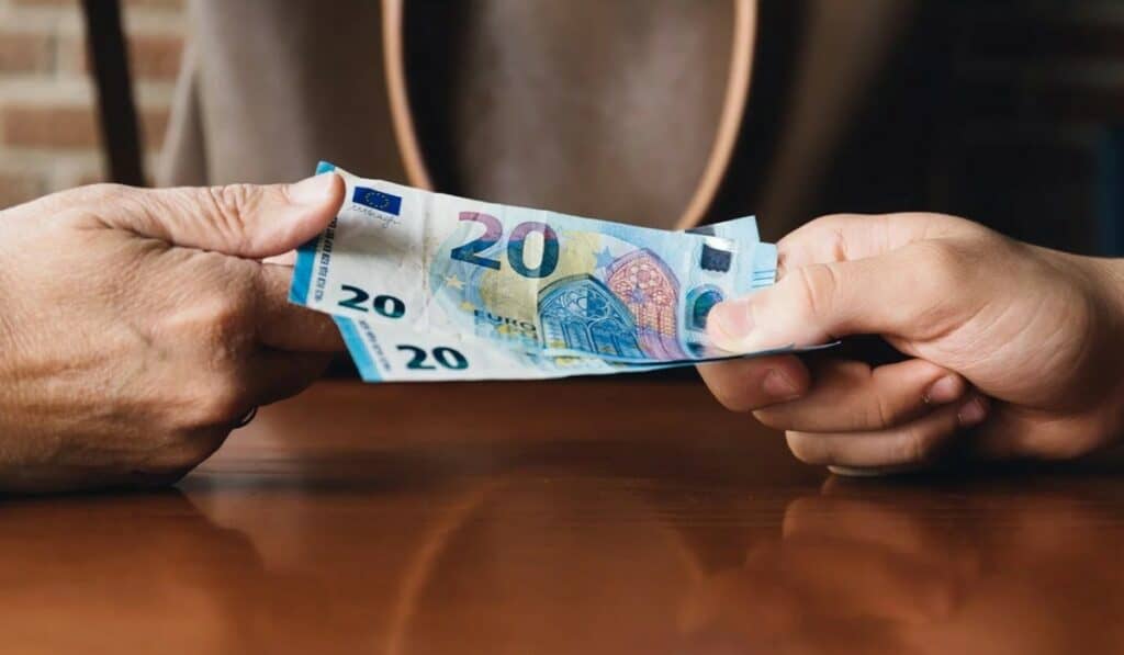 AOW Alleenstaande 2024: Netto Bedragen en Wat U Kunt Verwachten