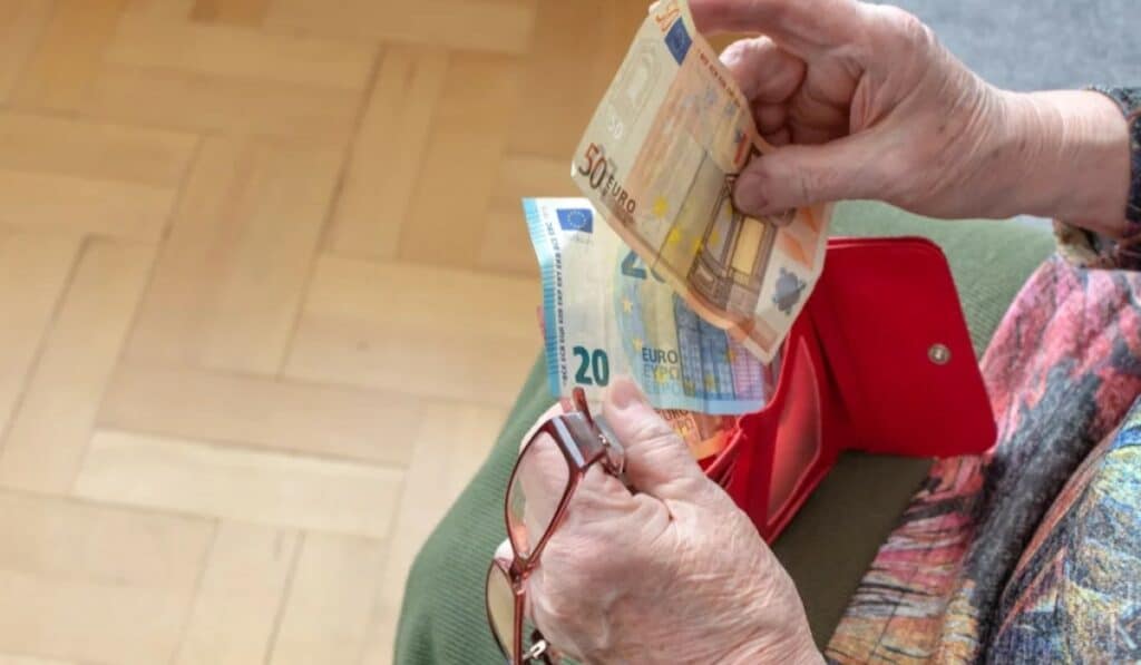 AOW-bedragen 2024 netto alleenstaande en uitbetaling AOW 2024