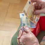 AOW-bedragen 2024 netto alleenstaande en uitbetaling AOW 2024